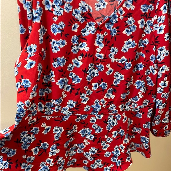 Girl With Curves Blouse with Blue Floral Pattern - Picture 6 of 7